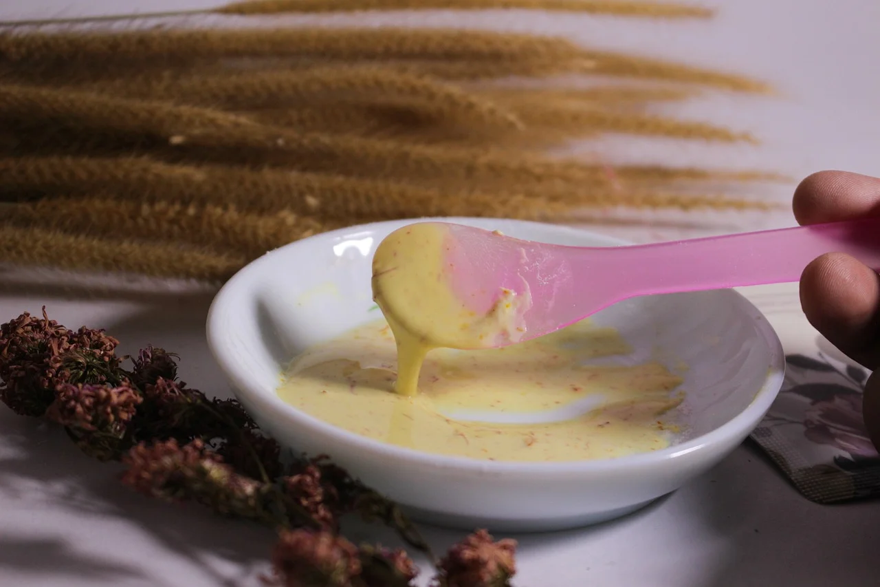 Măști de față făcute în casă: Soluții rapide pentru un ten revitalizat