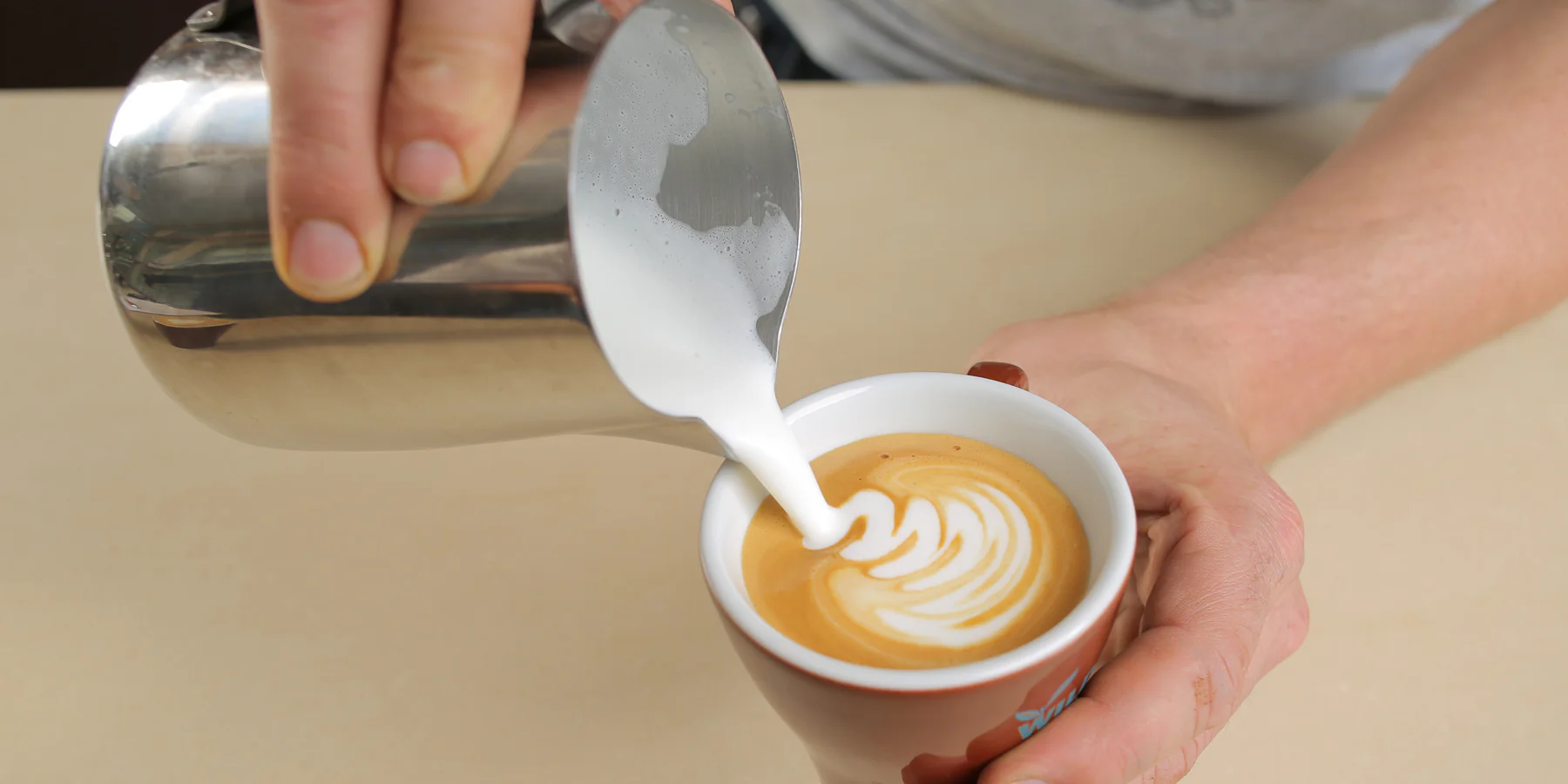 Ce tip de lapte este cel mai bun pentru un cappuccino cremos